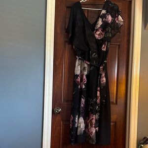 City Chic beautiful floral print faux wrap dress only worn once size medium.
